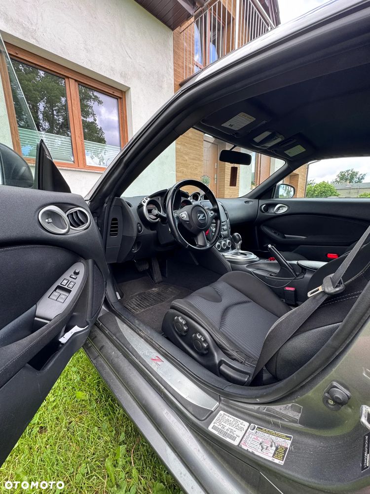 Nissan 370 Z - 7