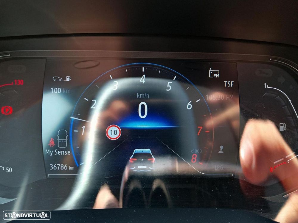 Renault Captur 1.0 TCe Techno Bi-Fuel - 17