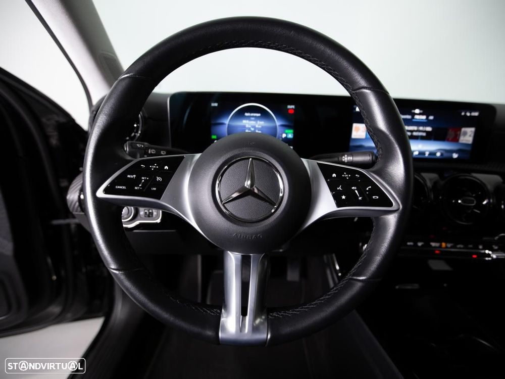 Mercedes-Benz A 250 e - 21