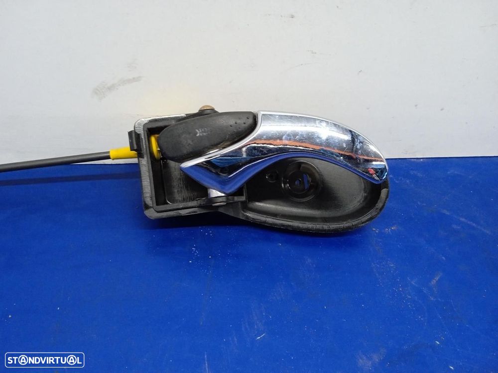 MANIPULO INTERIOR TRASEIRO ESQUERDO FORD FOCUS SEDAN 2000 -XS41A22600AK - 1