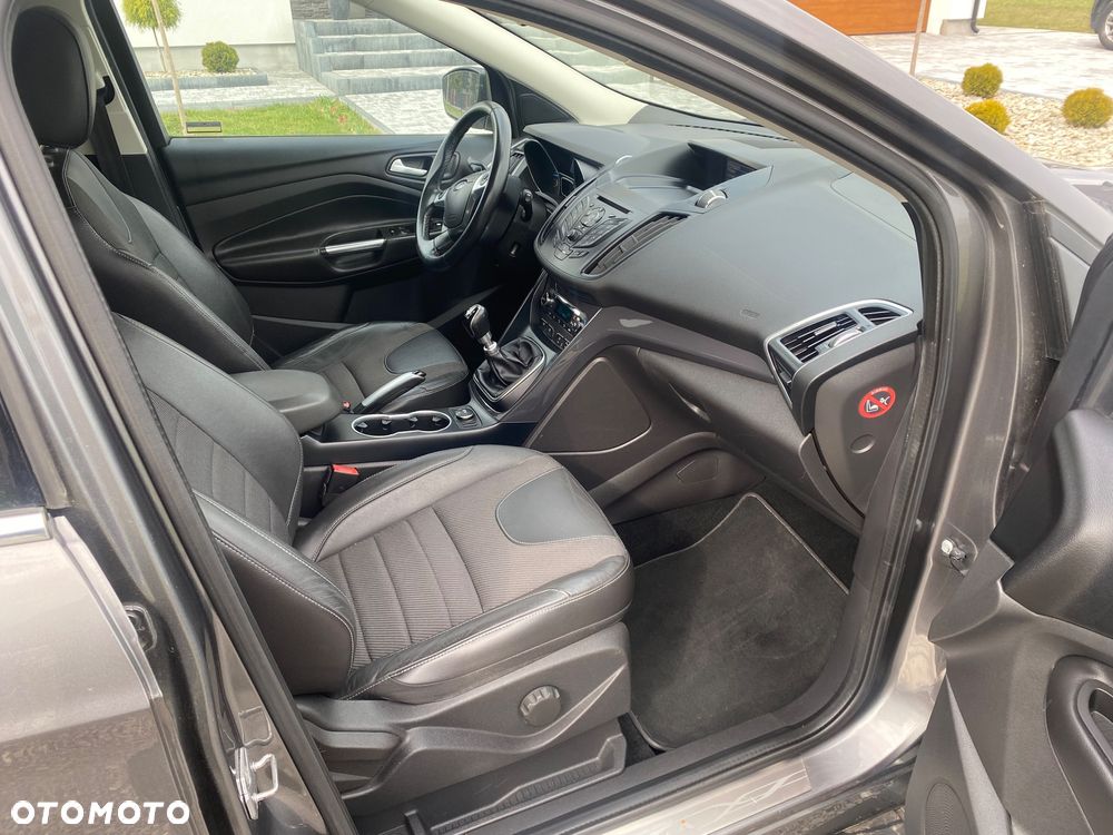 Ford Kuga 2.0 TDCi 2x4 Titanium - 40