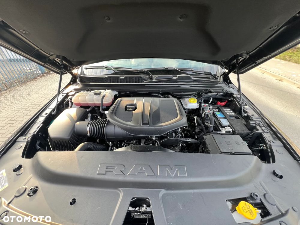 RAM 1500 Laramie Sport - 34