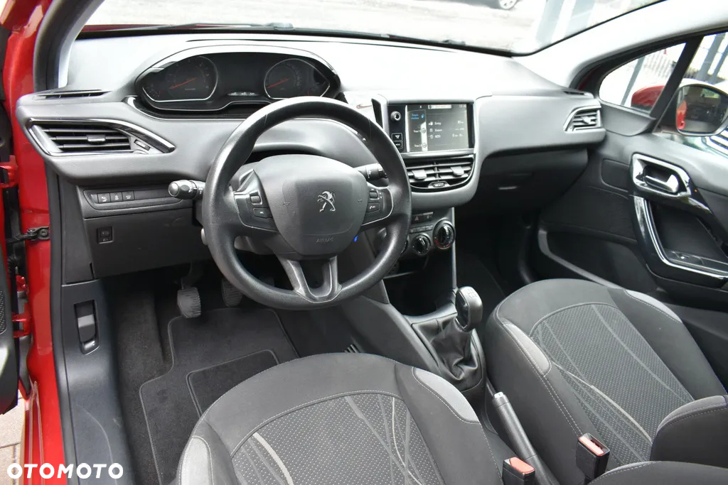 Peugeot 208 - 10