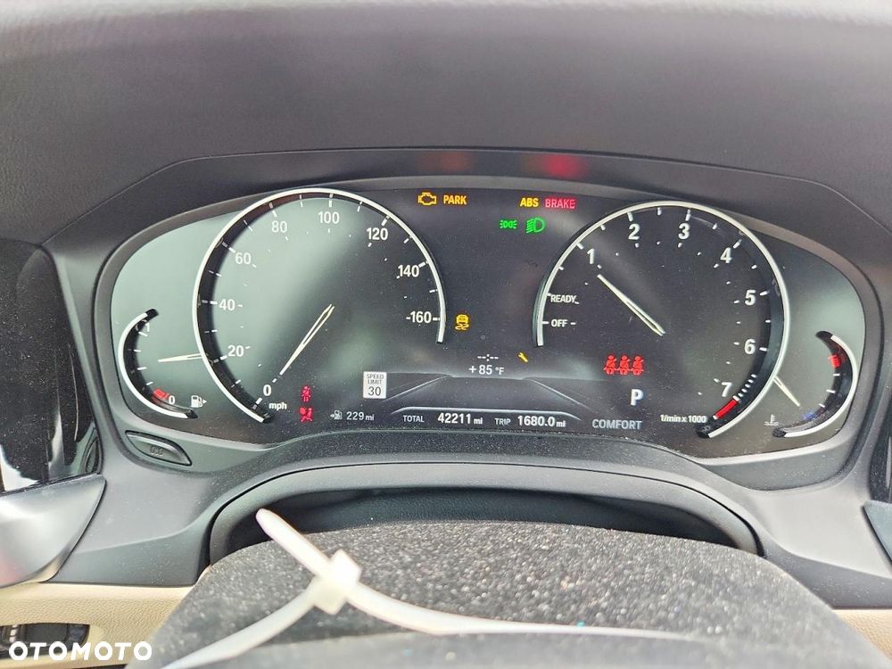BMW Seria 3 330i - 10