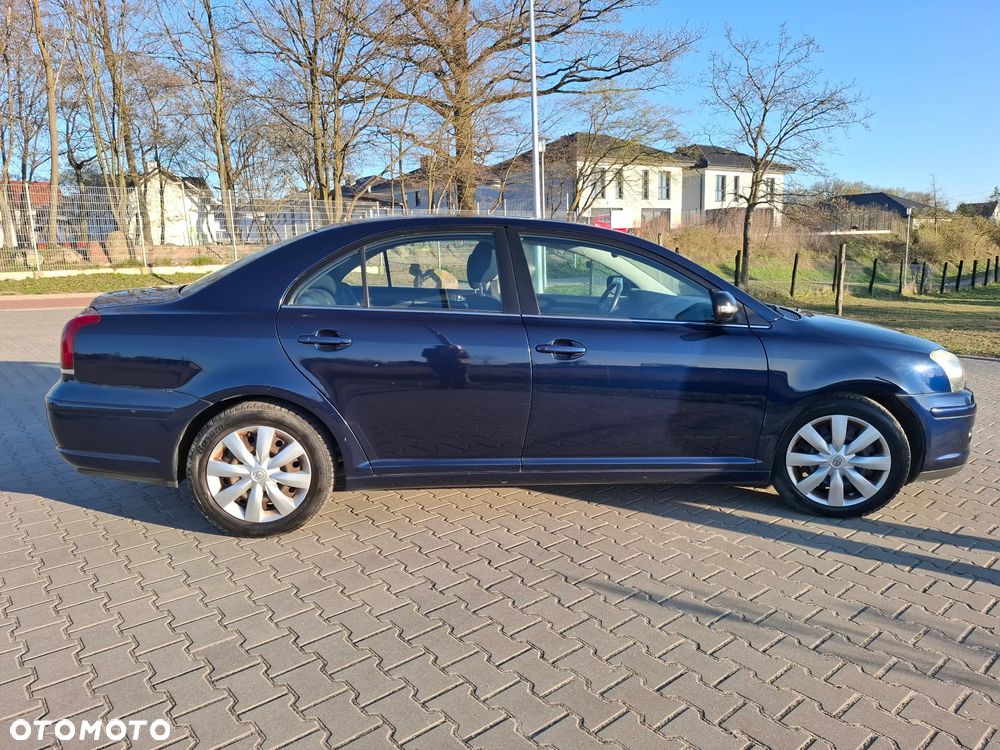 Toyota Avensis 1.8 VVT-i Sol - 2