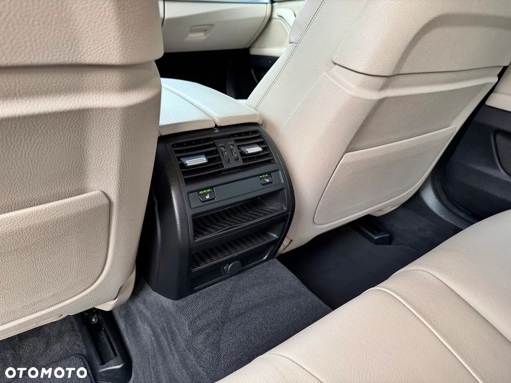 BMW Seria 5 525d Luxury Line - 23