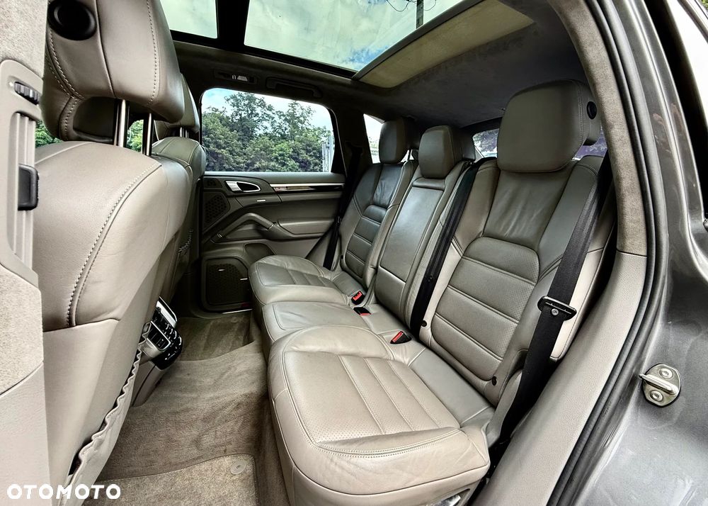 Porsche Cayenne Turbo - 12
