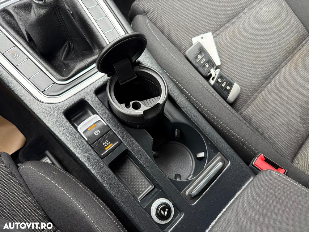 Volkswagen Passat 2.0 TDI (BlueMotion Technology) Highline - 23