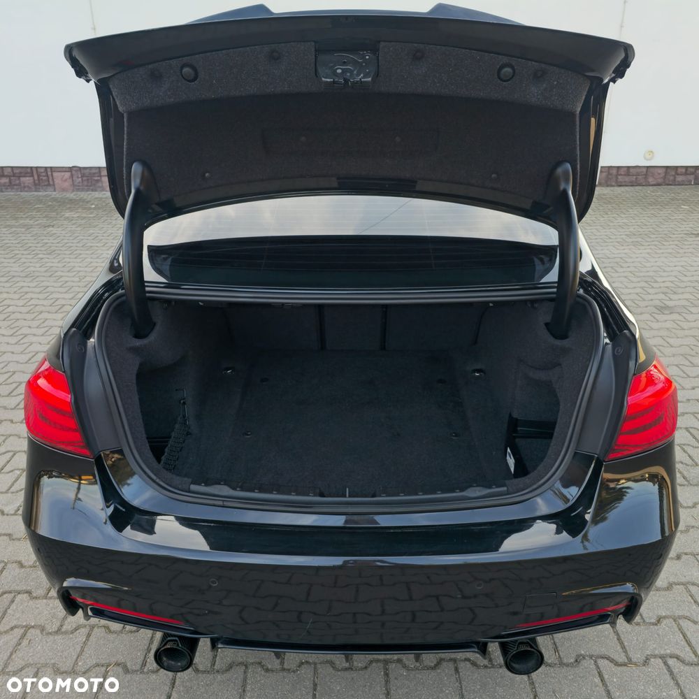 BMW Seria 3 330i xDrive M Sport - 27