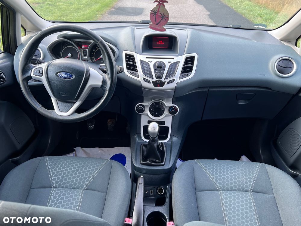 Ford Fiesta 1.6 TDCi DPF Titanium - 24
