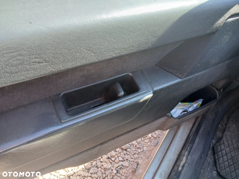 volvo 850 kombi fotel fotele kanapa deska kokpit podsufitka boczek boczki klamka podłokietnik licznik - 3