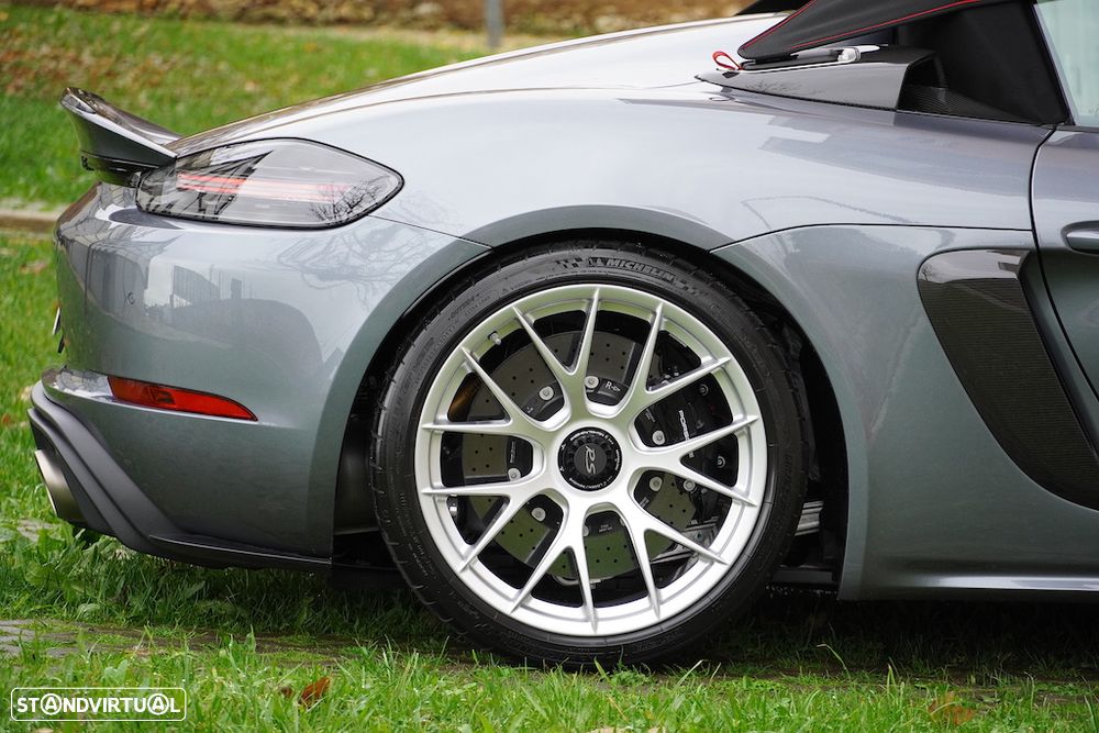 Porsche 718 Spyder RS - 18
