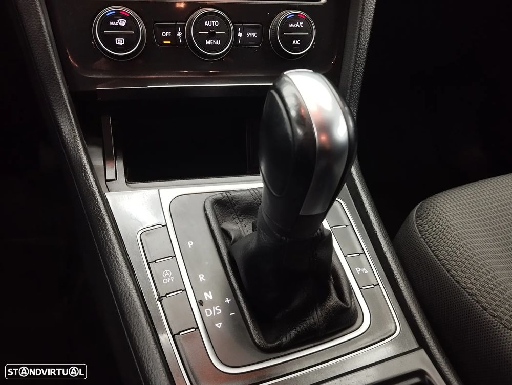 VW Golf Variant 2.0 TDi R-Line DSG - 29