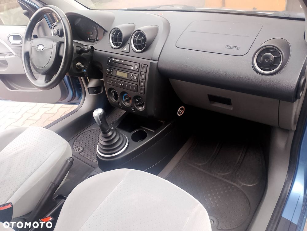 Ford Fiesta 1.4 Trend - 25
