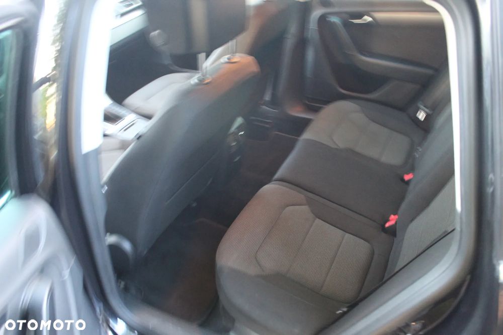 Volkswagen Passat 2.0 TDI Comfortline - 8