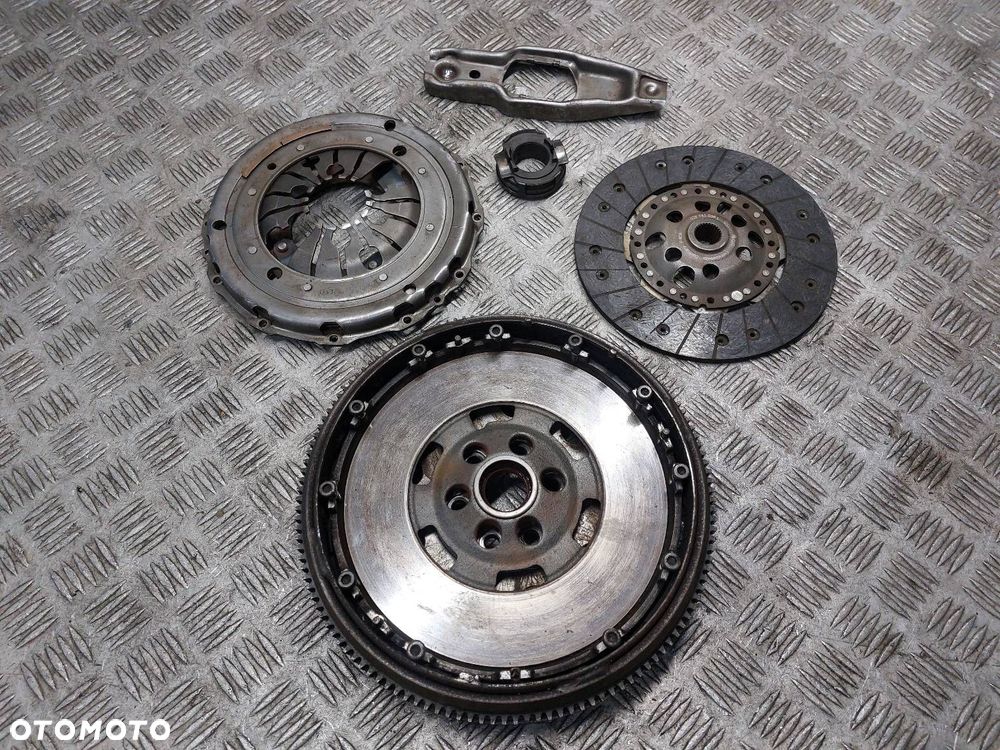 KOŁO DWUMASOWE + TARCZA + DOCISK + ŁOŻYSKO OPOROWE VW BORA I 1.9 TDI - 1