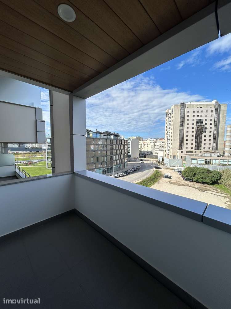 Apartamento T2 com Varanda e Garagem em Aveiro - Grande imagem: 3/32