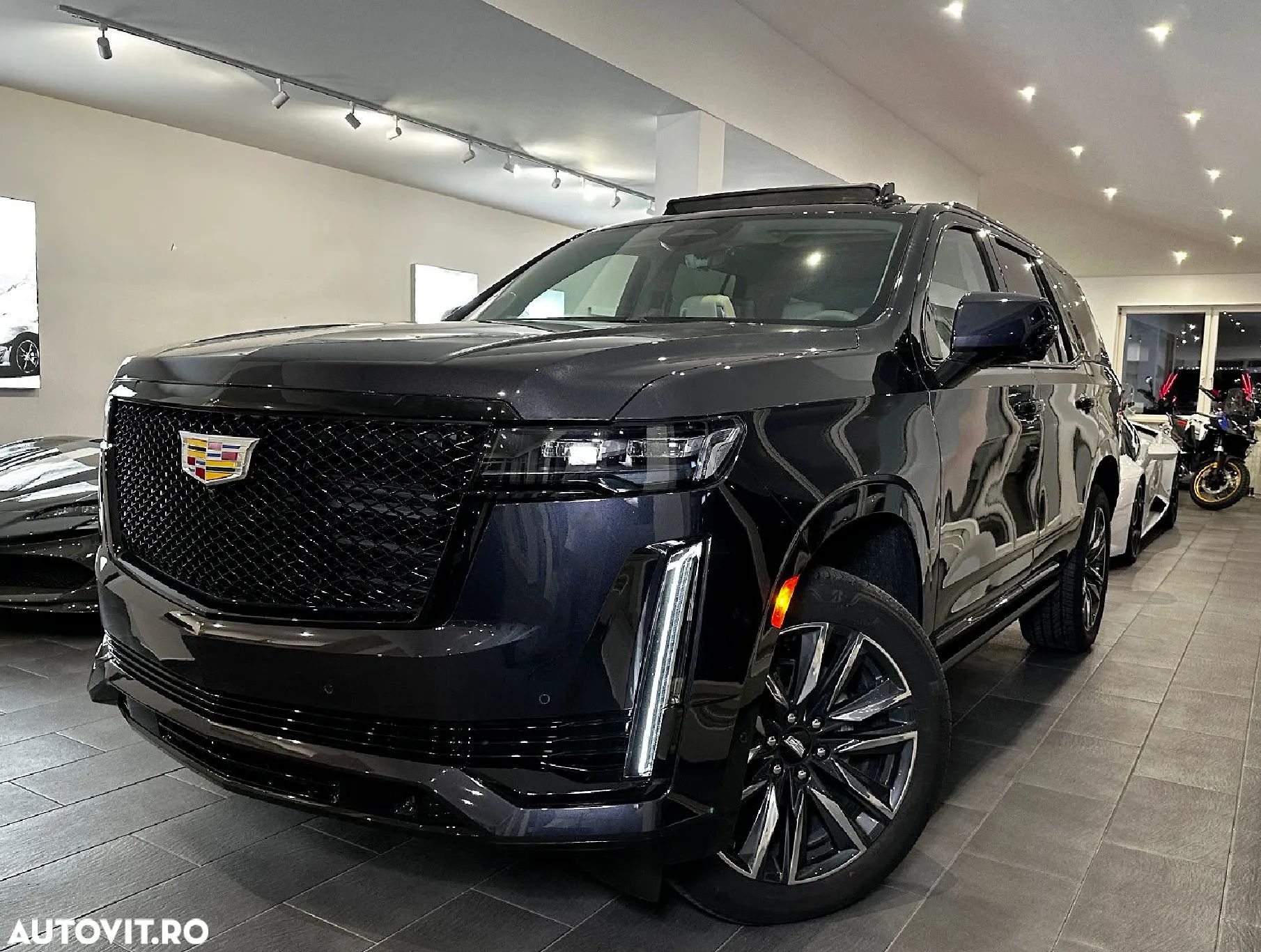 Cadillac Escalade - 1
