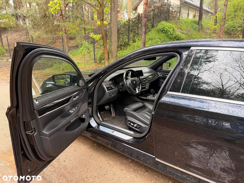 BMW Seria 7 750Li xDrive - 23