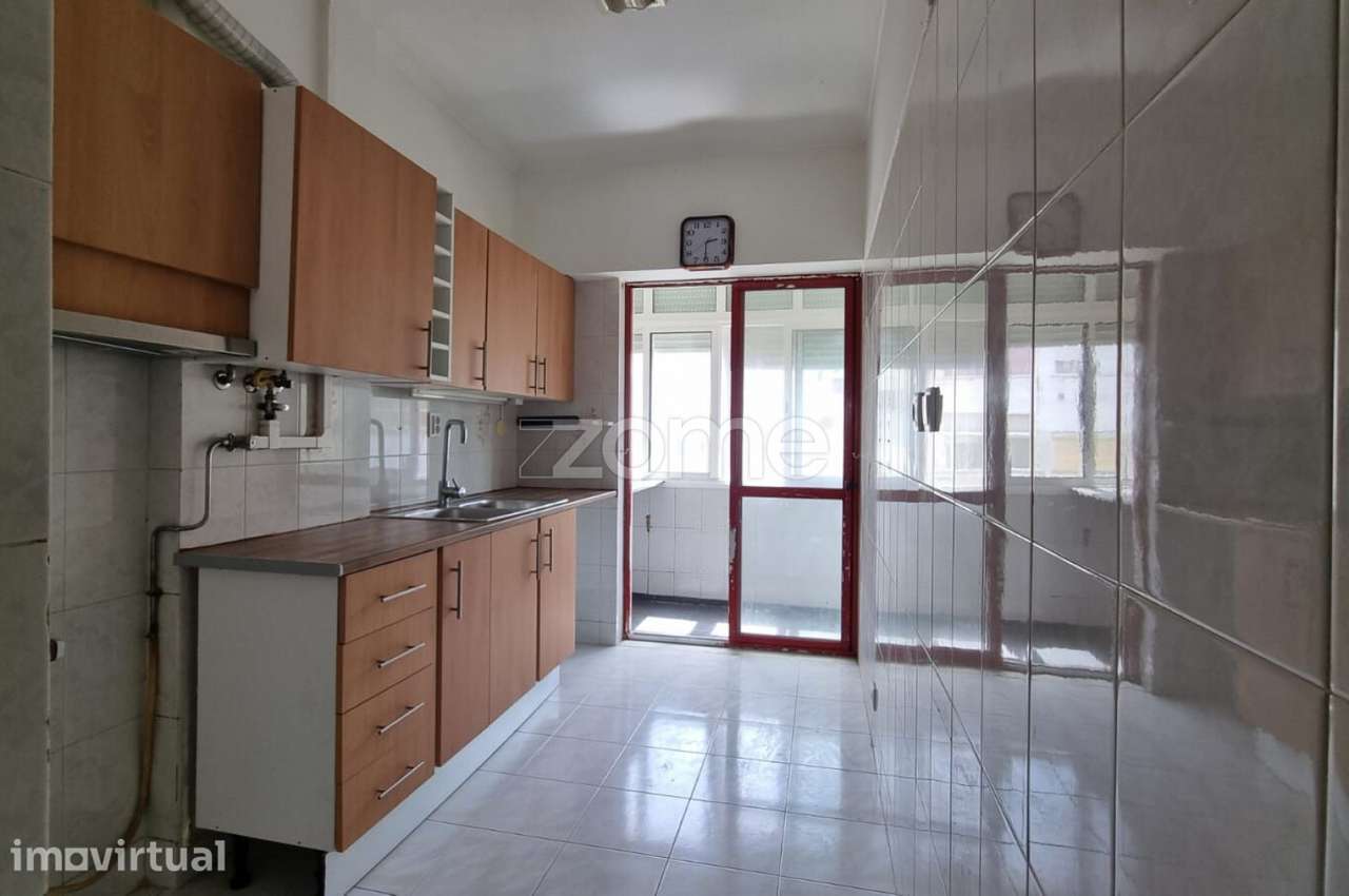 T3 transformado em T4 Duplex com Sótão – Para Obras – Arrentela - Grande imagem: 2/19