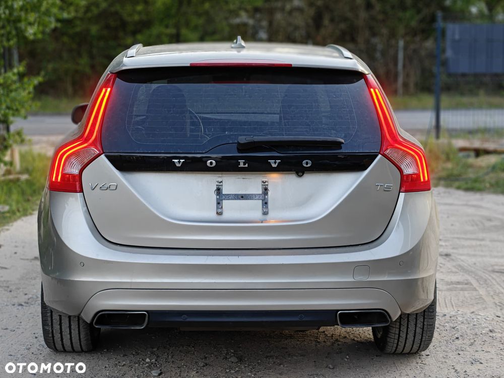 Volvo V60 T5 Geartronic Momentum - 8