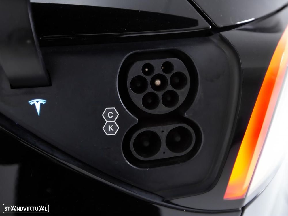 Tesla Model Y Performance Dual Motor AWD - 17