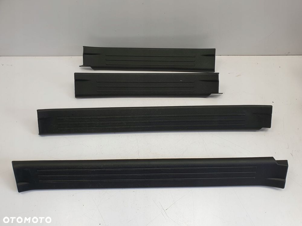 SsangYong Korando III LISTWY PROGOWE komplet - 1