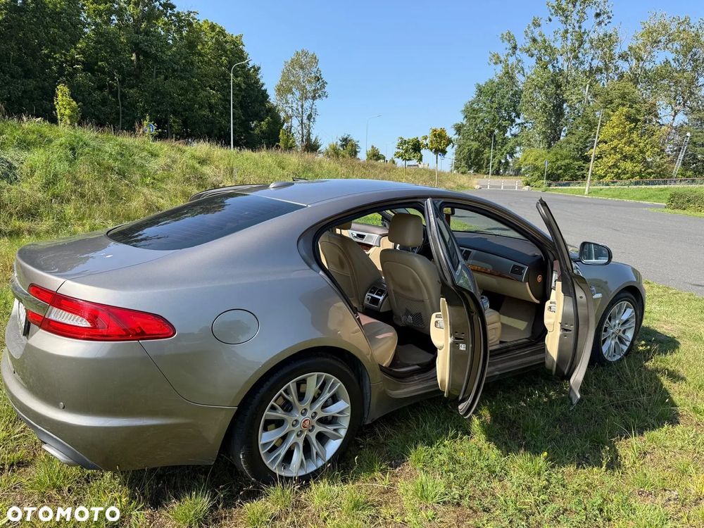 Jaguar XF 3.0 V6 D Luxury - 19