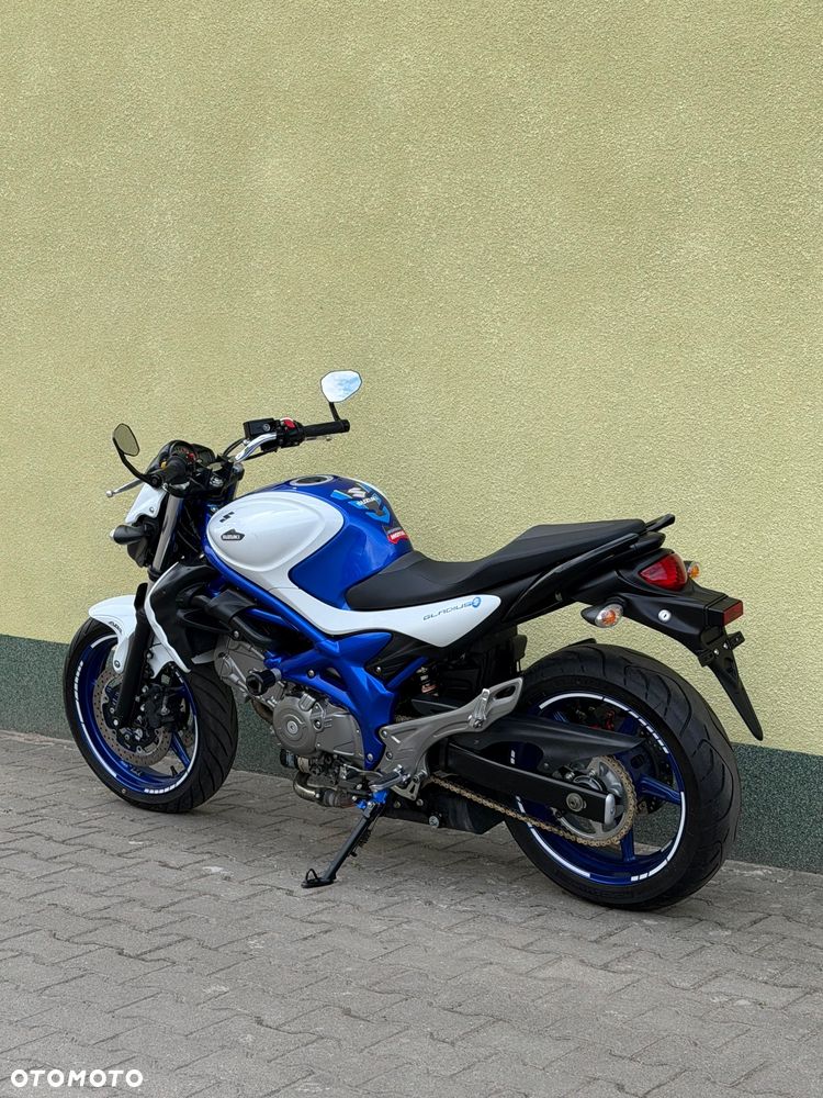 Suzuki Gladius - 19