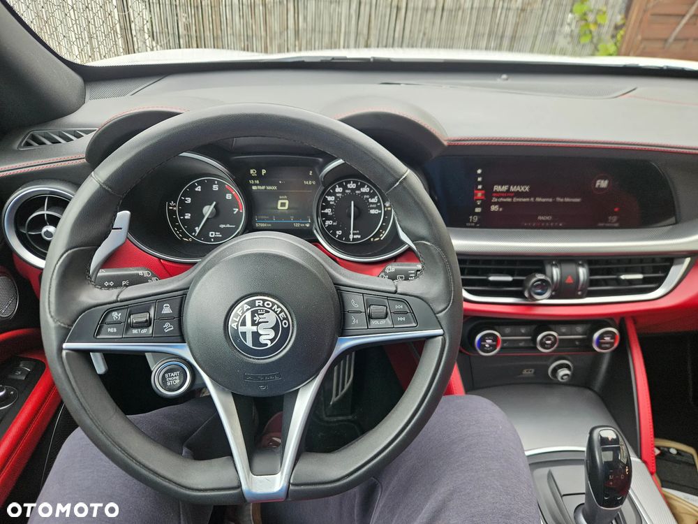 Alfa Romeo Stelvio 2.0 Turbo 16V AT8-Q4 Ti - 12