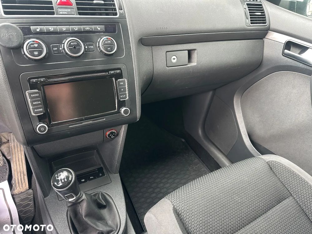 Volkswagen Touran - 20
