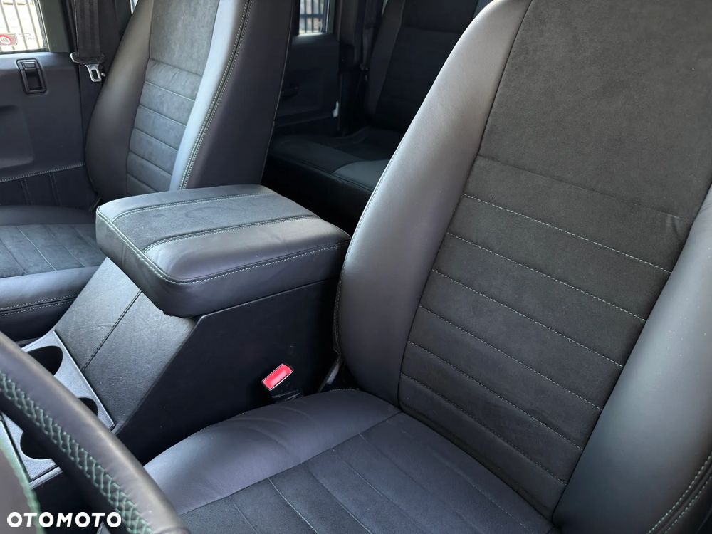 Land Rover Defender 110 2.2 TD4 SE Utility - 26