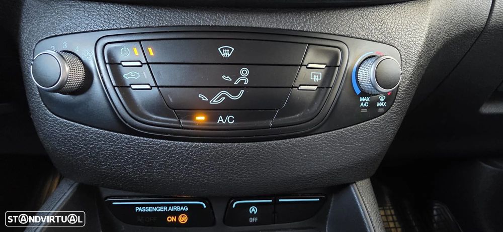 Ford Tourneo Courier 1.5 TDCi Titanium - 27