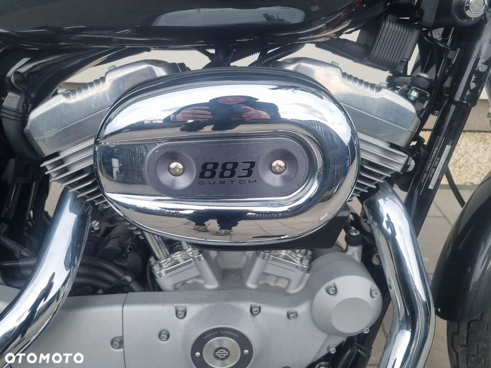 Harley-Davidson Sportster Custom 883C - 2