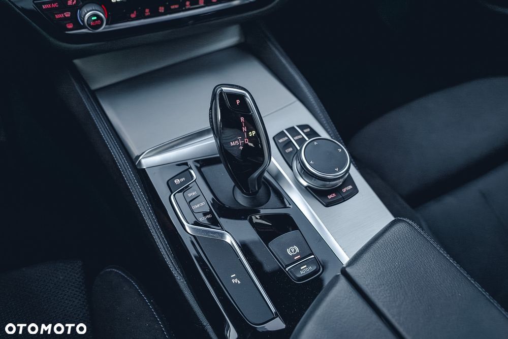 BMW Seria 5 520d xDrive M Sport sport - 24