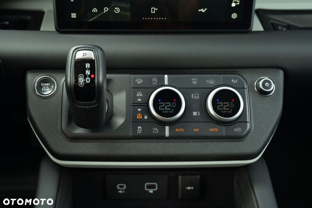 Land Rover Defender - 28