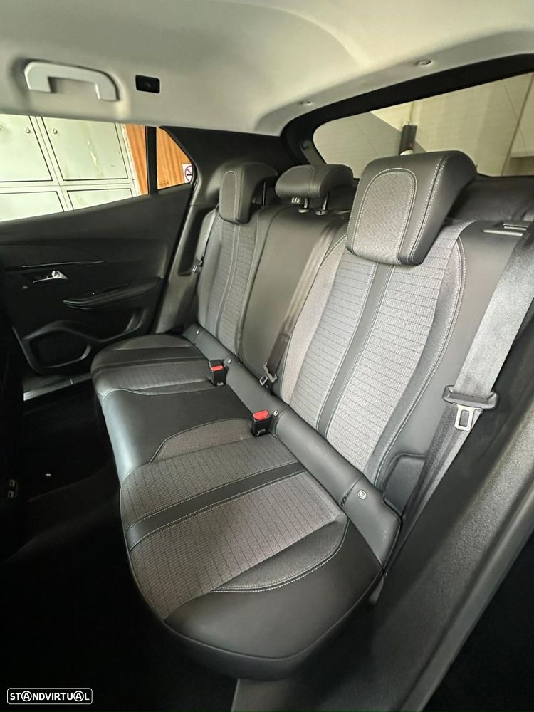 Peugeot 2008 1.2 PureTech Allure EAT6 - 10