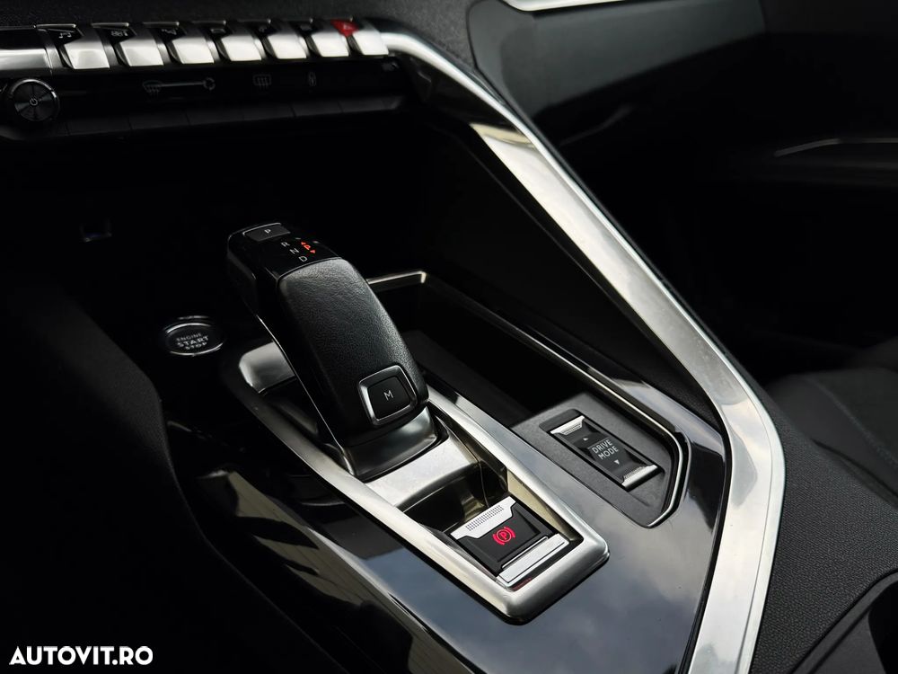 Peugeot 3008 1.2 PureTech S&S EAT8 Allure - 21