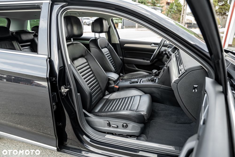 Volkswagen Passat 2.0 TDI SCR 4Motion DDG Highline - 24