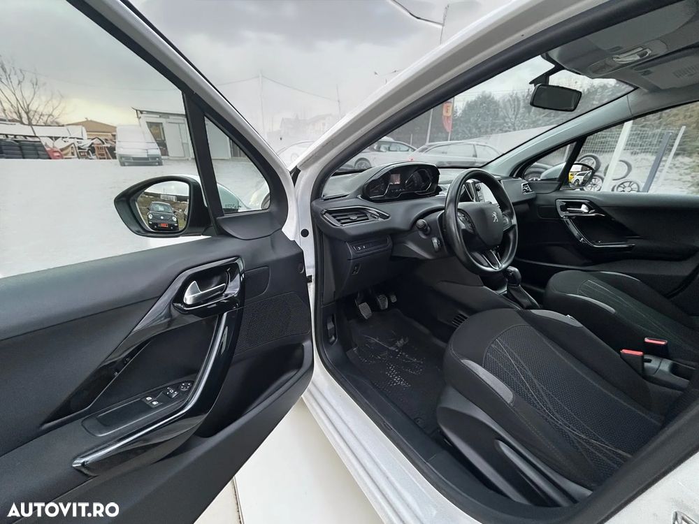 Peugeot 208 95 VTI Allure - 13