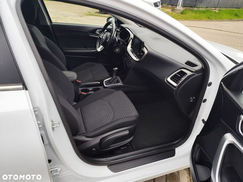 Kia Ceed - 16