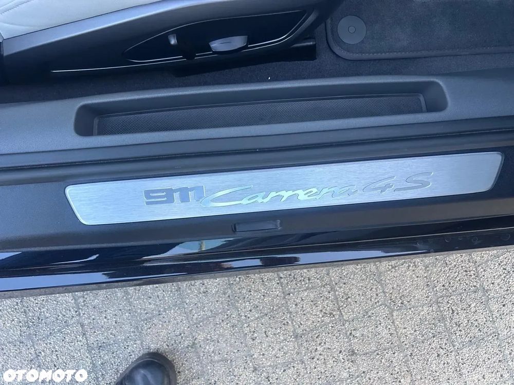 Porsche 911 Carrera 4S - 27