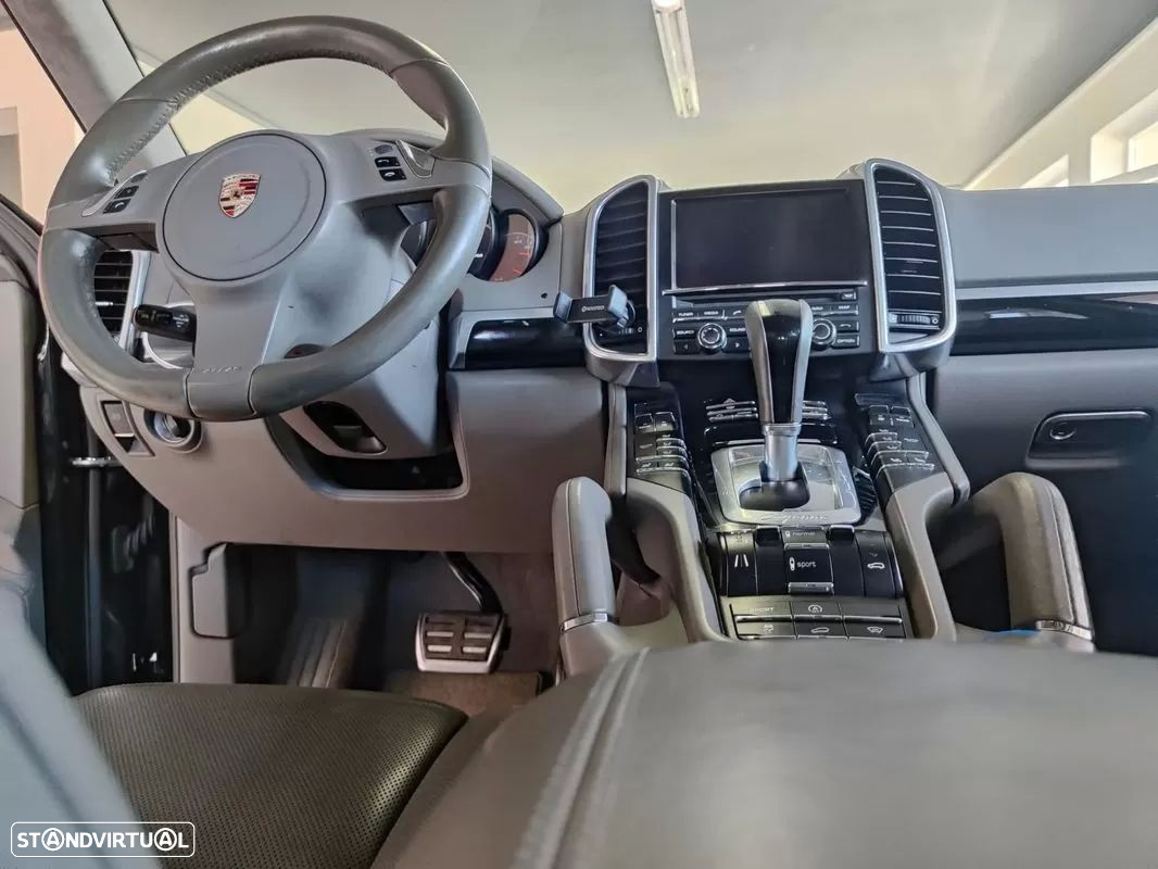 Porsche Cayenne II Platinum Edition - 23