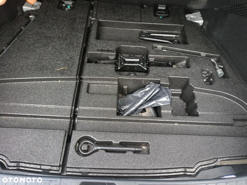 Toyota Prius 1.8 Hybrid Premium - 28