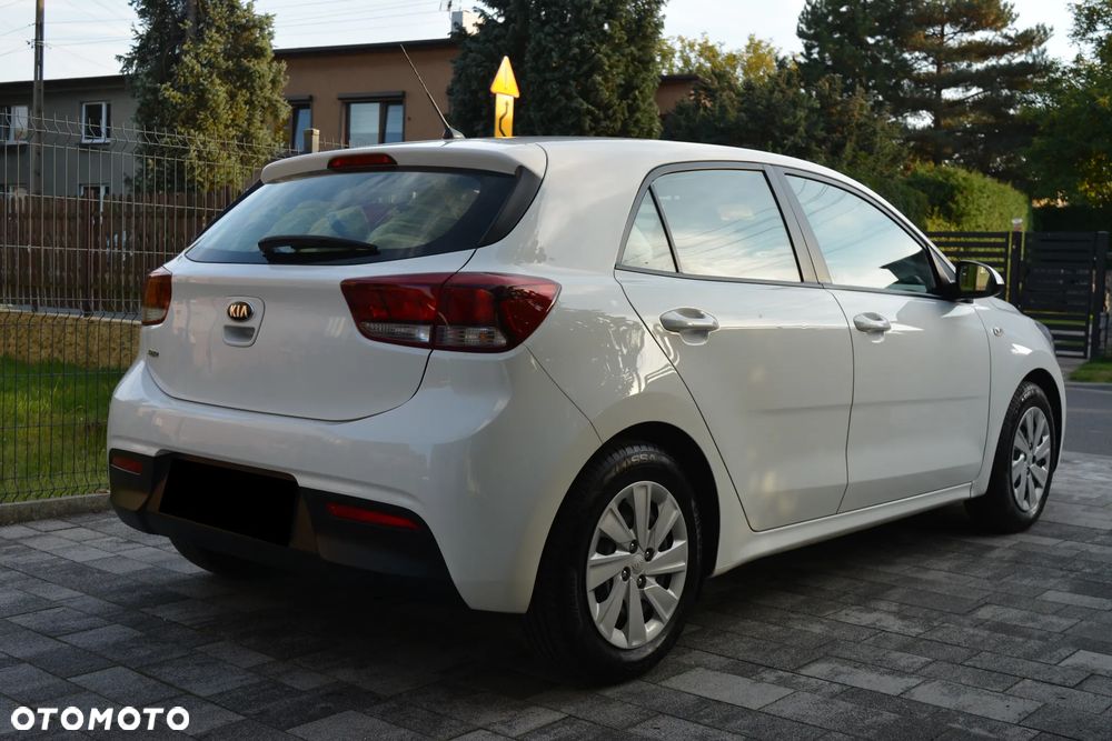 Kia Rio 1.2 L - 16