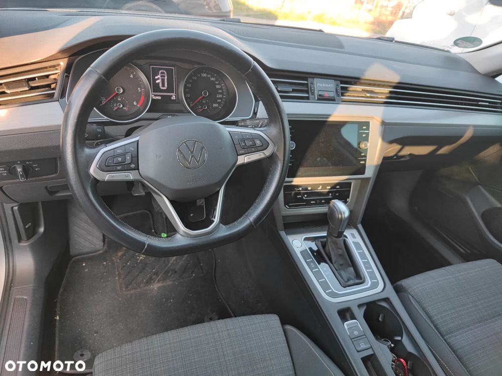 Volkswagen Passat 2.0 TDI SCR DSG Conceptline - 4