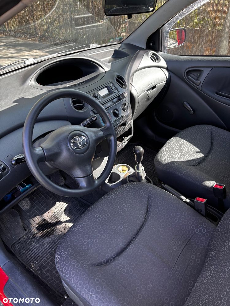 Toyota Yaris - 10