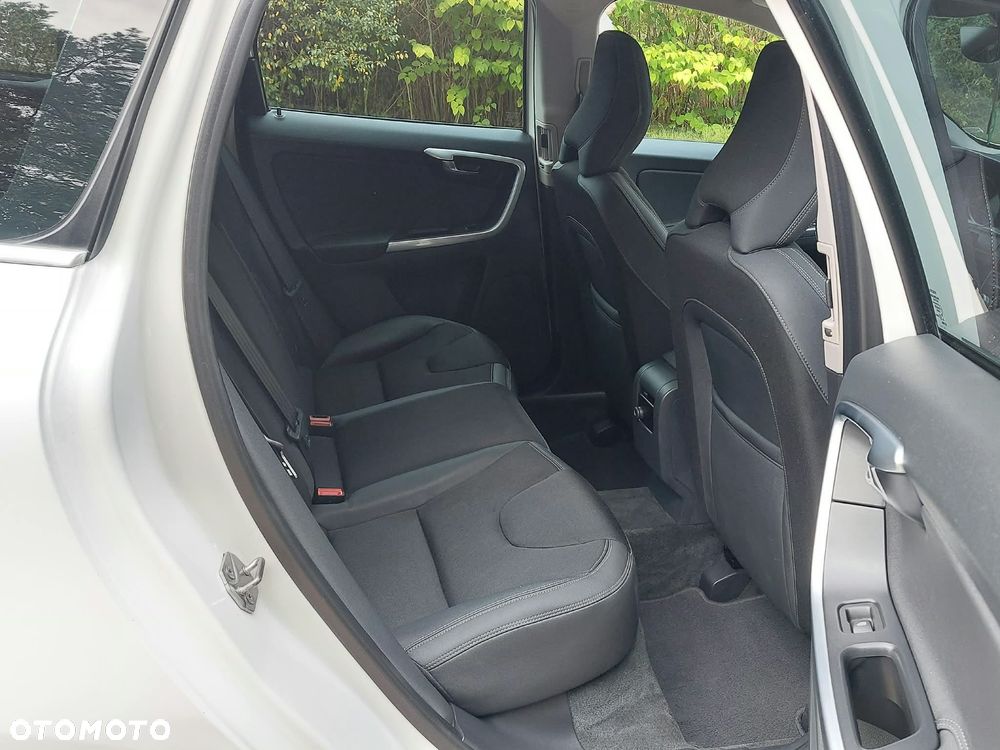 Volvo XC 60 D4 AWD Momentum - 10