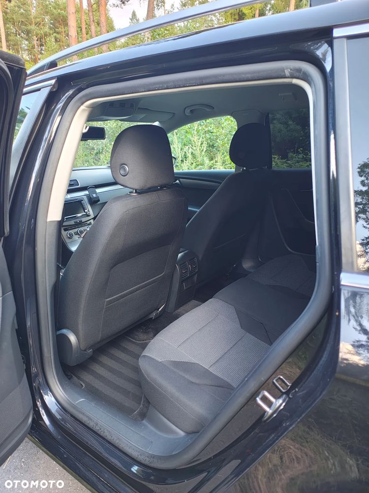 Volkswagen Passat - 32
