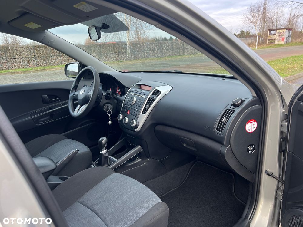 Kia Ceed 1.4 CVVT Vision - 21